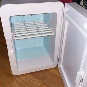 Mini mackup fridge